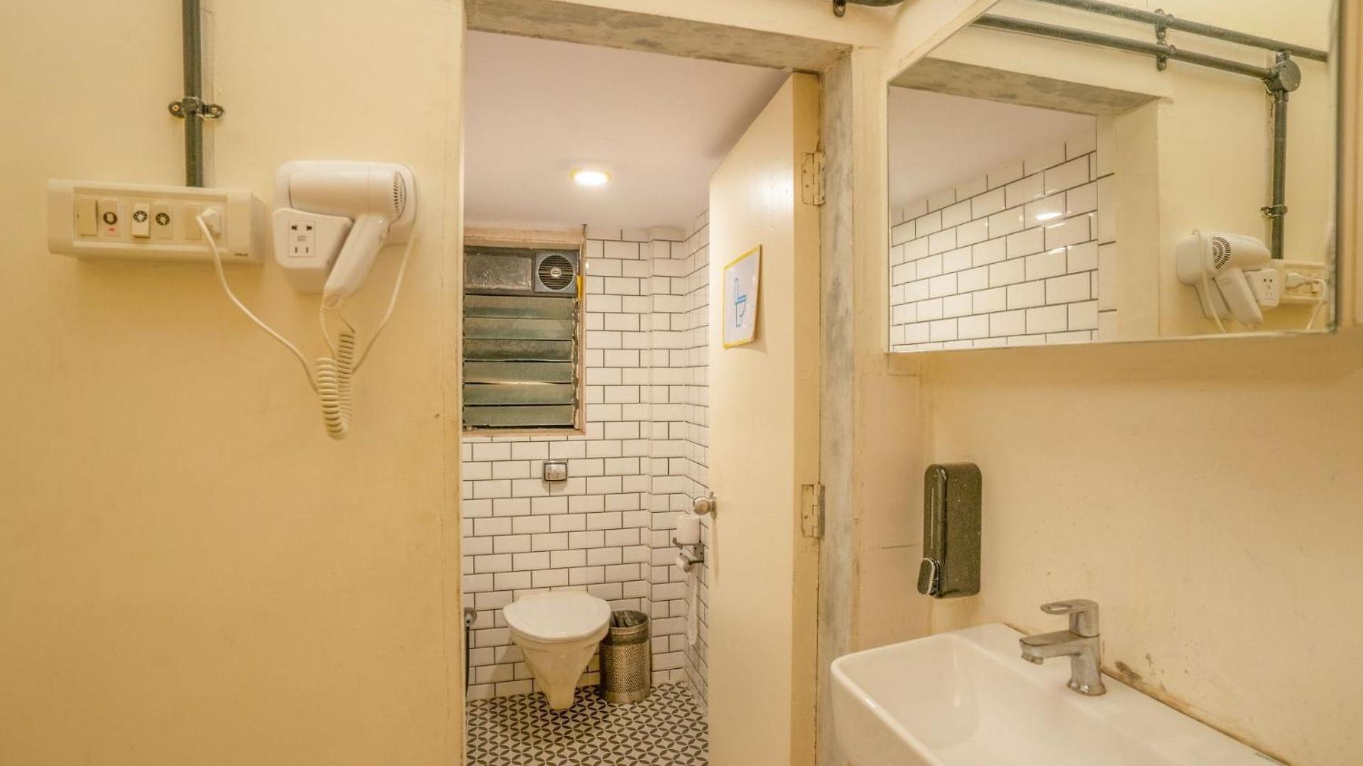 Hostel Locomo Hostel Express - Stay Work Eat Mumbai