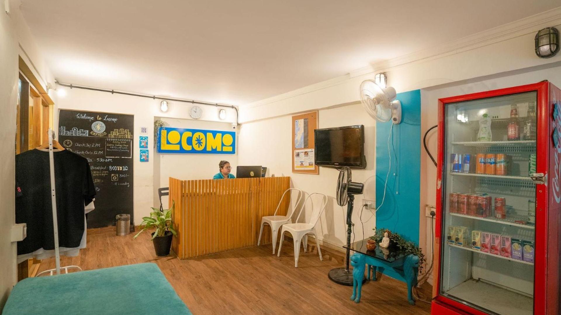 Locomo Hostel Express - Stay Work Eat * Mumbai