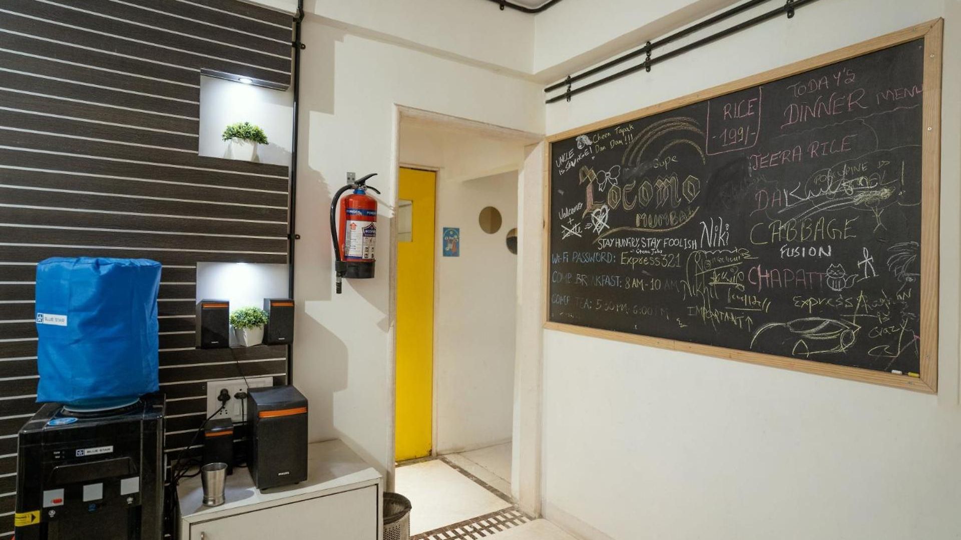 Locomo Hostel Express - Stay Work Eat * Mumbai