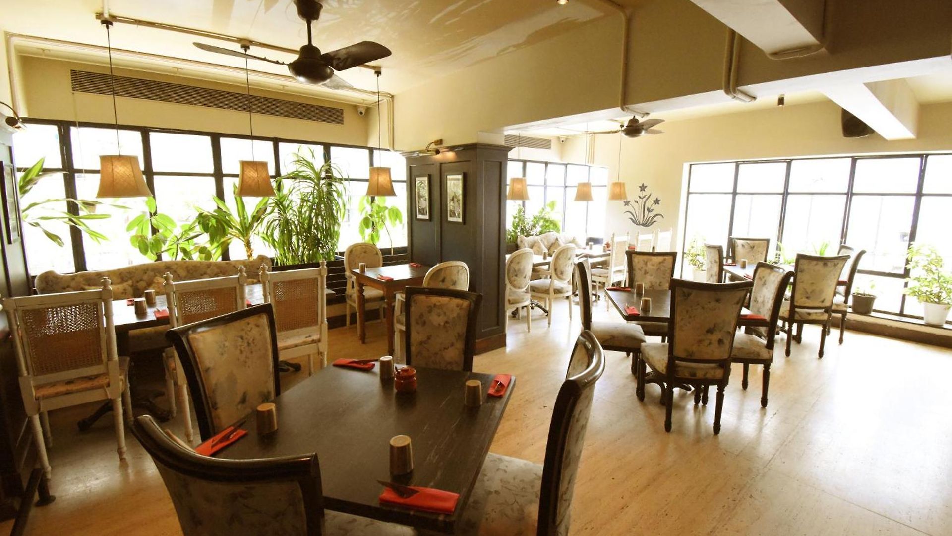 Kings International Juhu Hotel