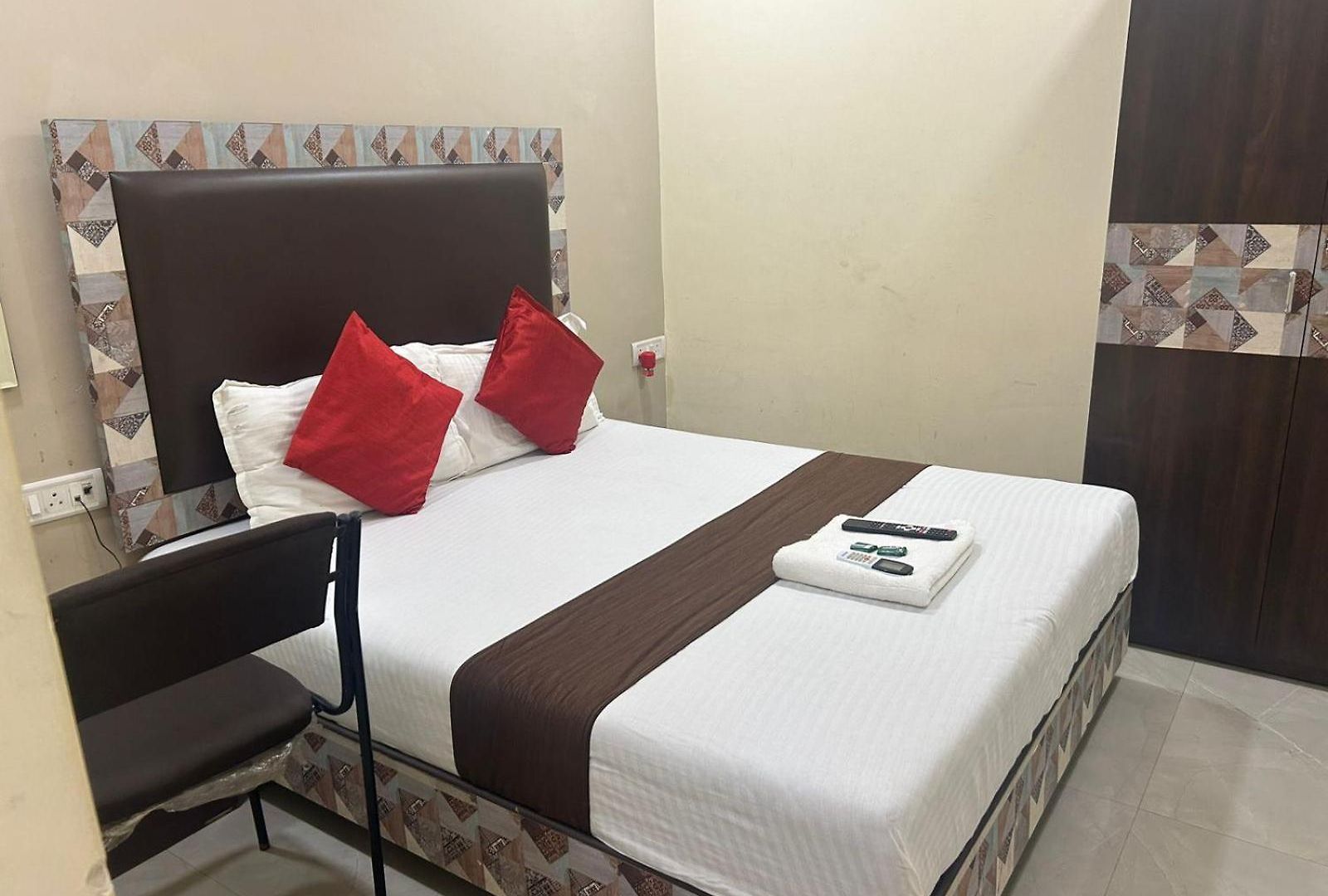 Vaithi Residency - Andheri West