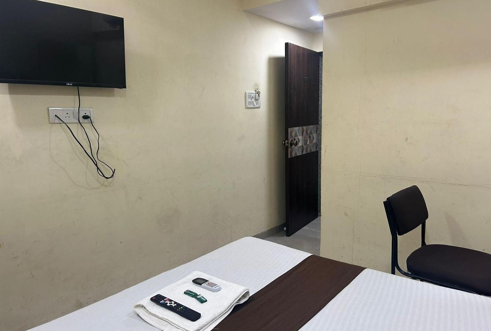 Vaithi Residency - Andheri West Hotel *