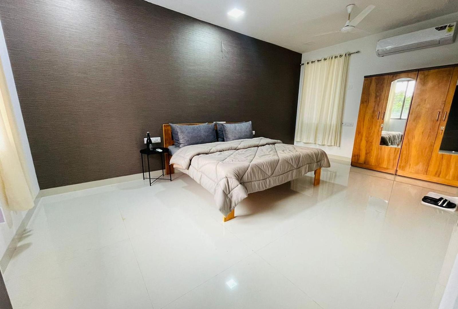 Luxe-bnb Near Airport Homestay *