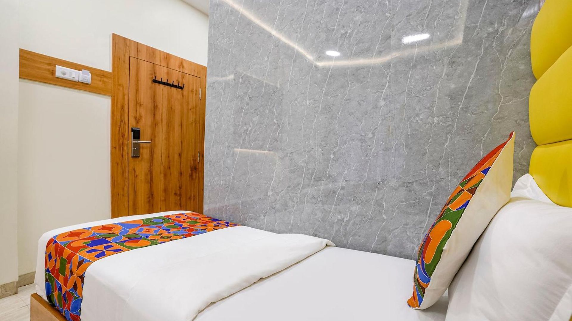 Fabhotel National Guest house Mumbai