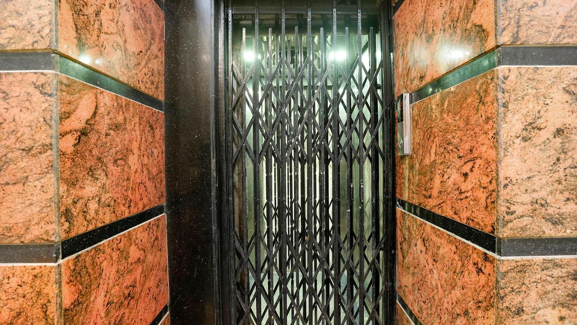 Fabhotel National Guest house Mumbai