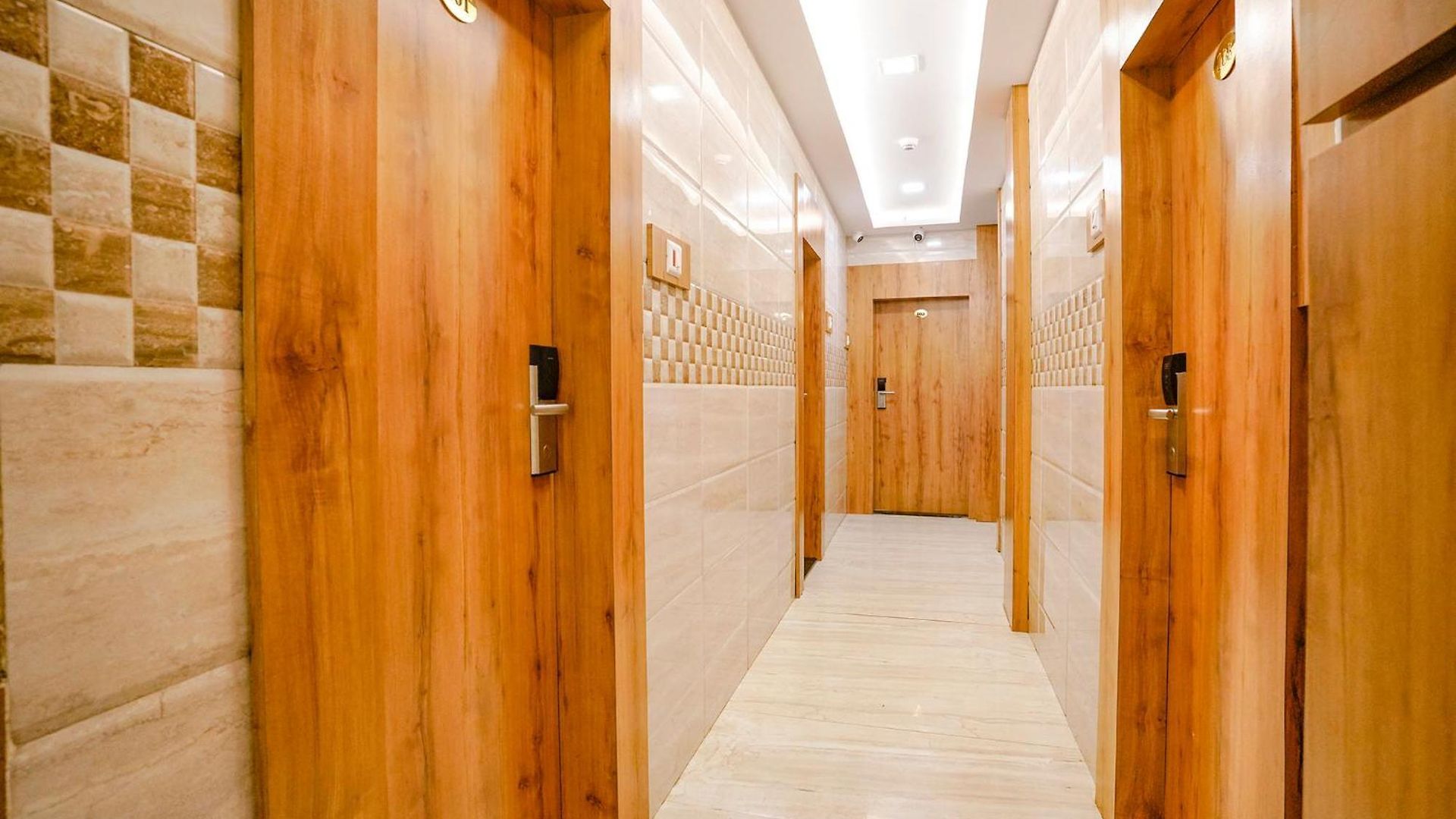 Fabhotel National Guest house Mumbai