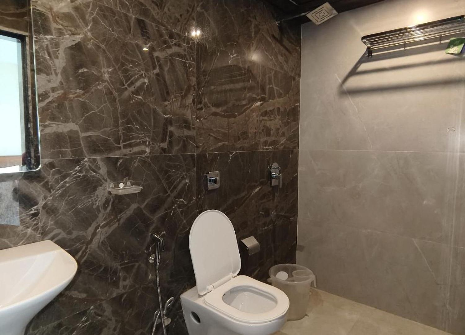 Victoria Palace - South 3*