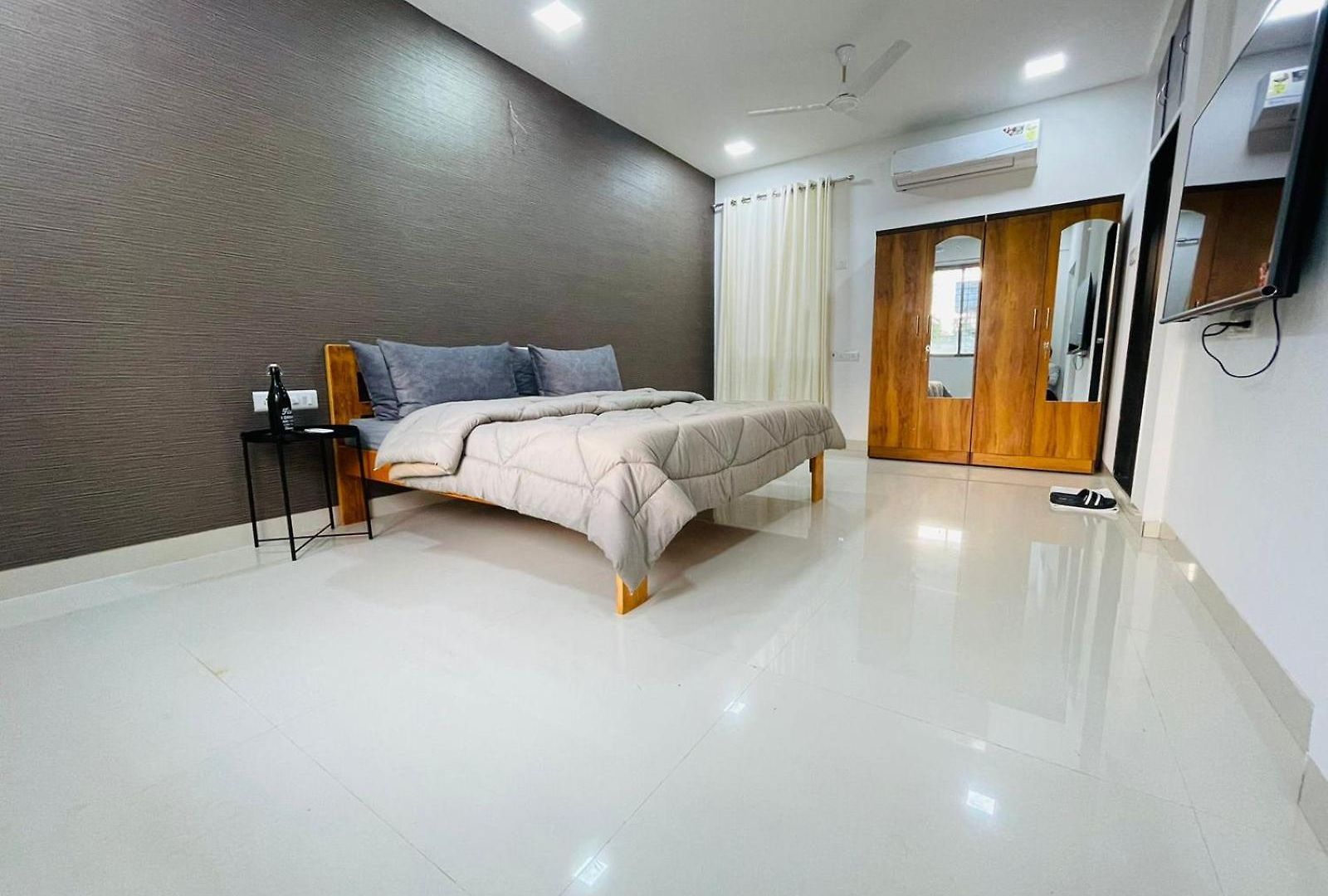Luxe-bnb Near Airport Homestay *
