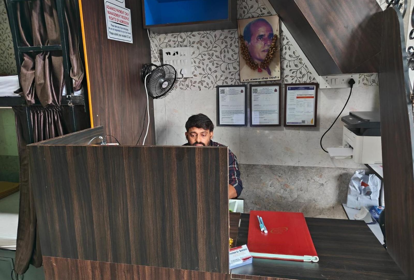 Hostel Rameshwar - Parle Highway