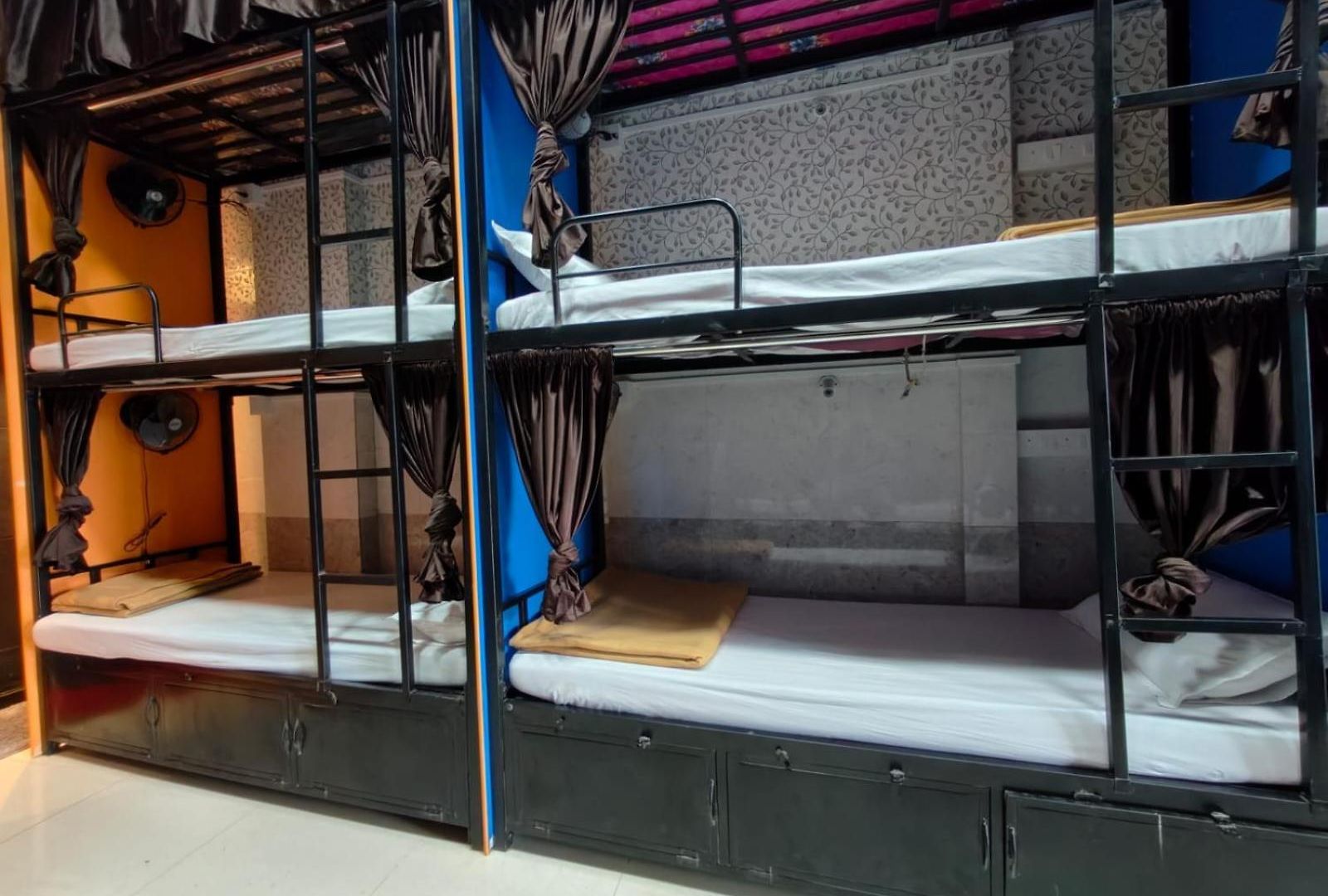 Hostel Rameshwar - Parle Highway Mumbai