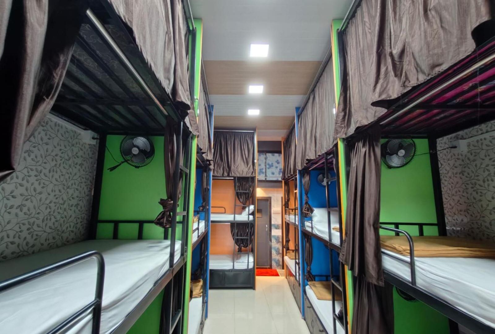 Hostel Rameshwar - Parle Highway *