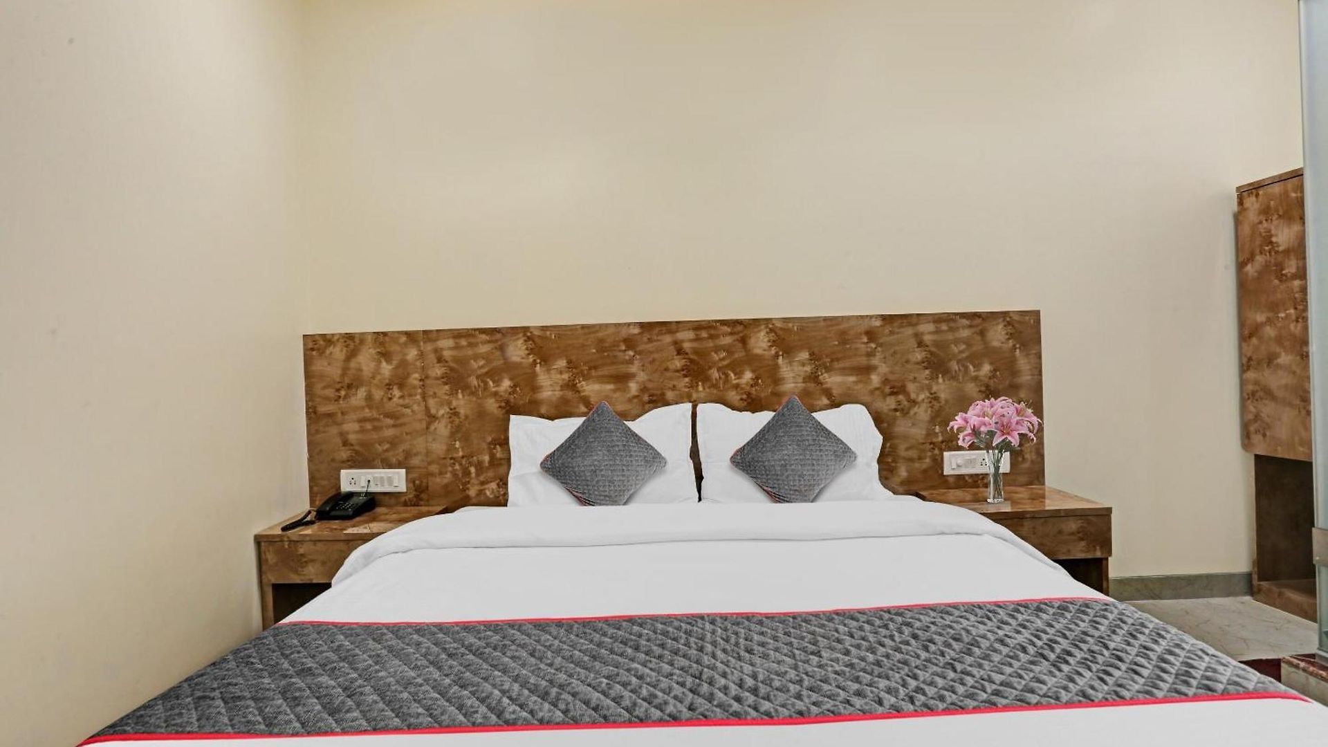 O Kiwi International Hotel 4*
