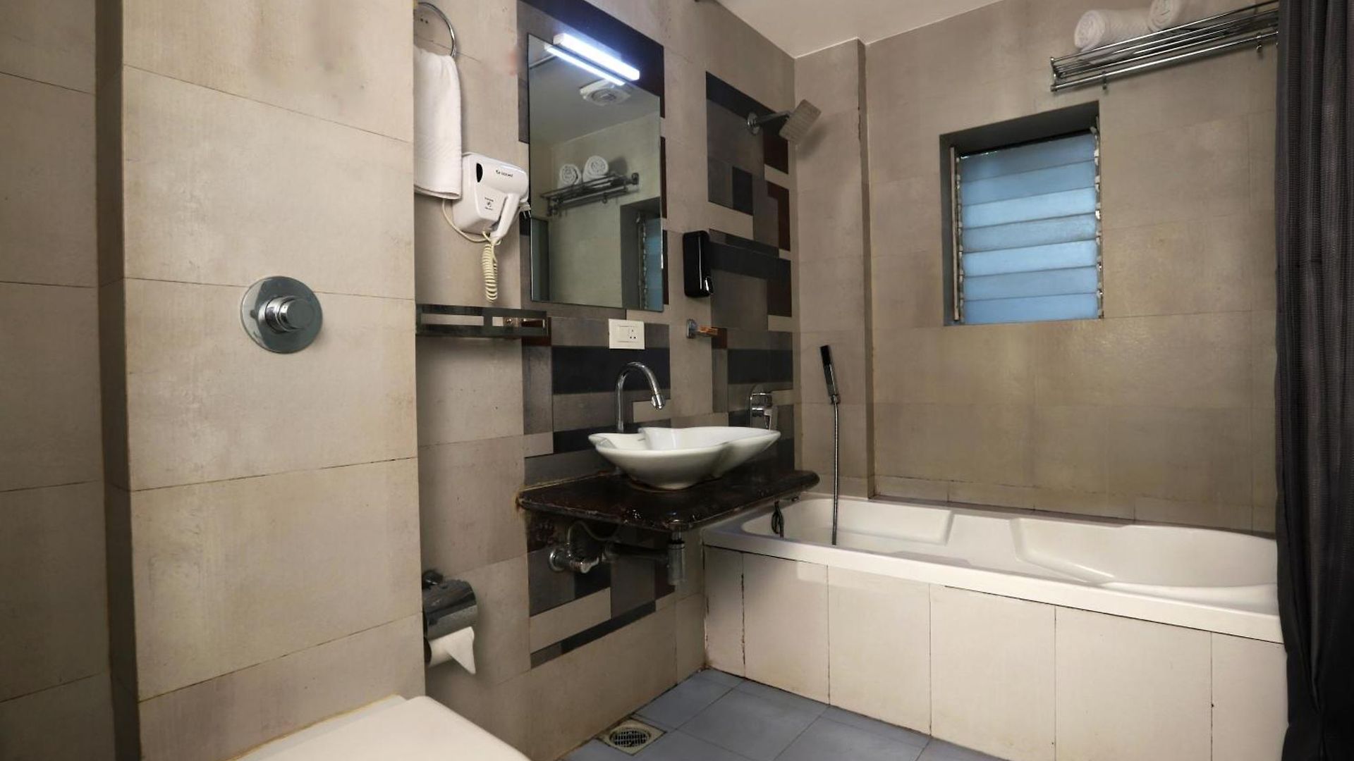 Elite Continental- Near International Airport Andheri East Mumbai