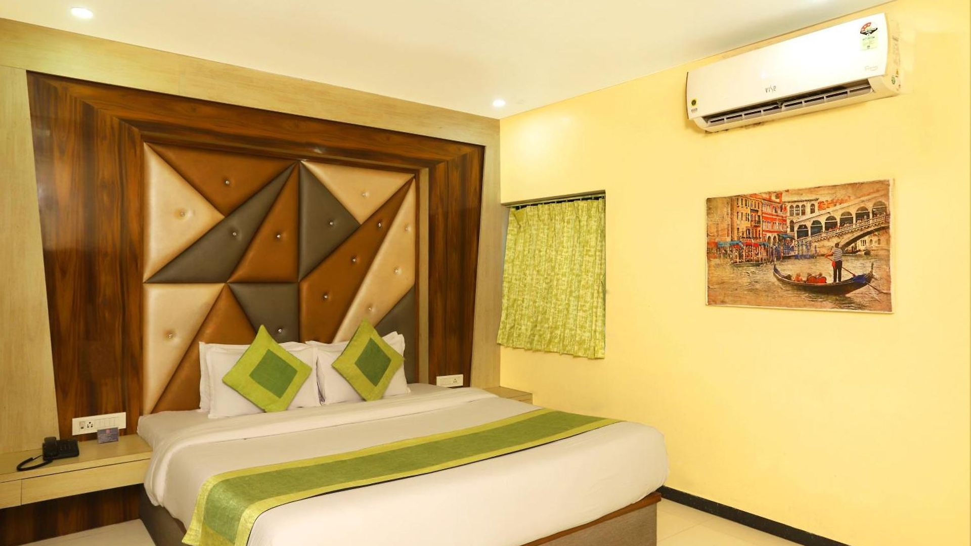 Hotel Elite Continental- Near International Airport Andheri East 3*