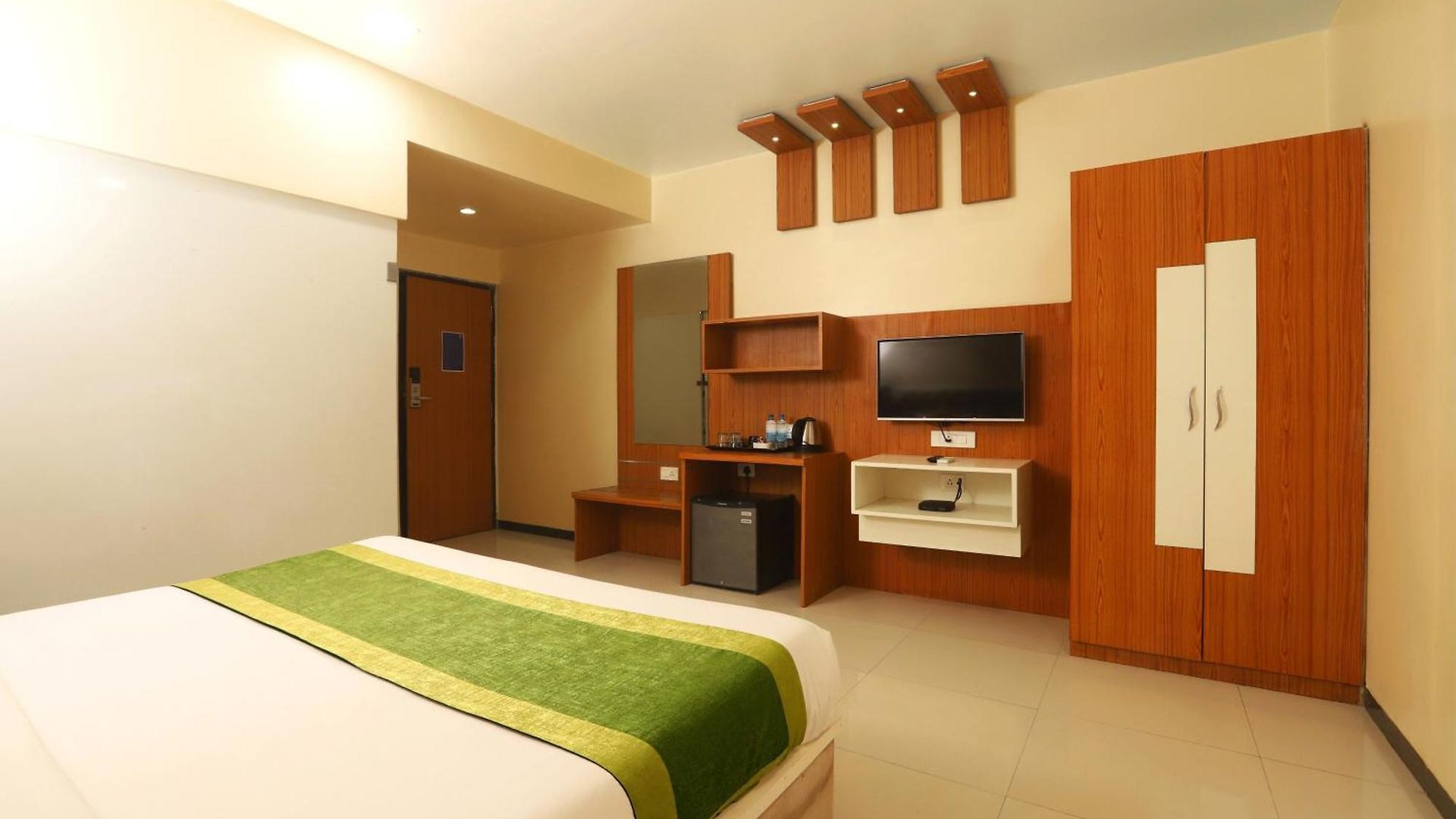Elite Continental- Near International Airport Andheri East 3*