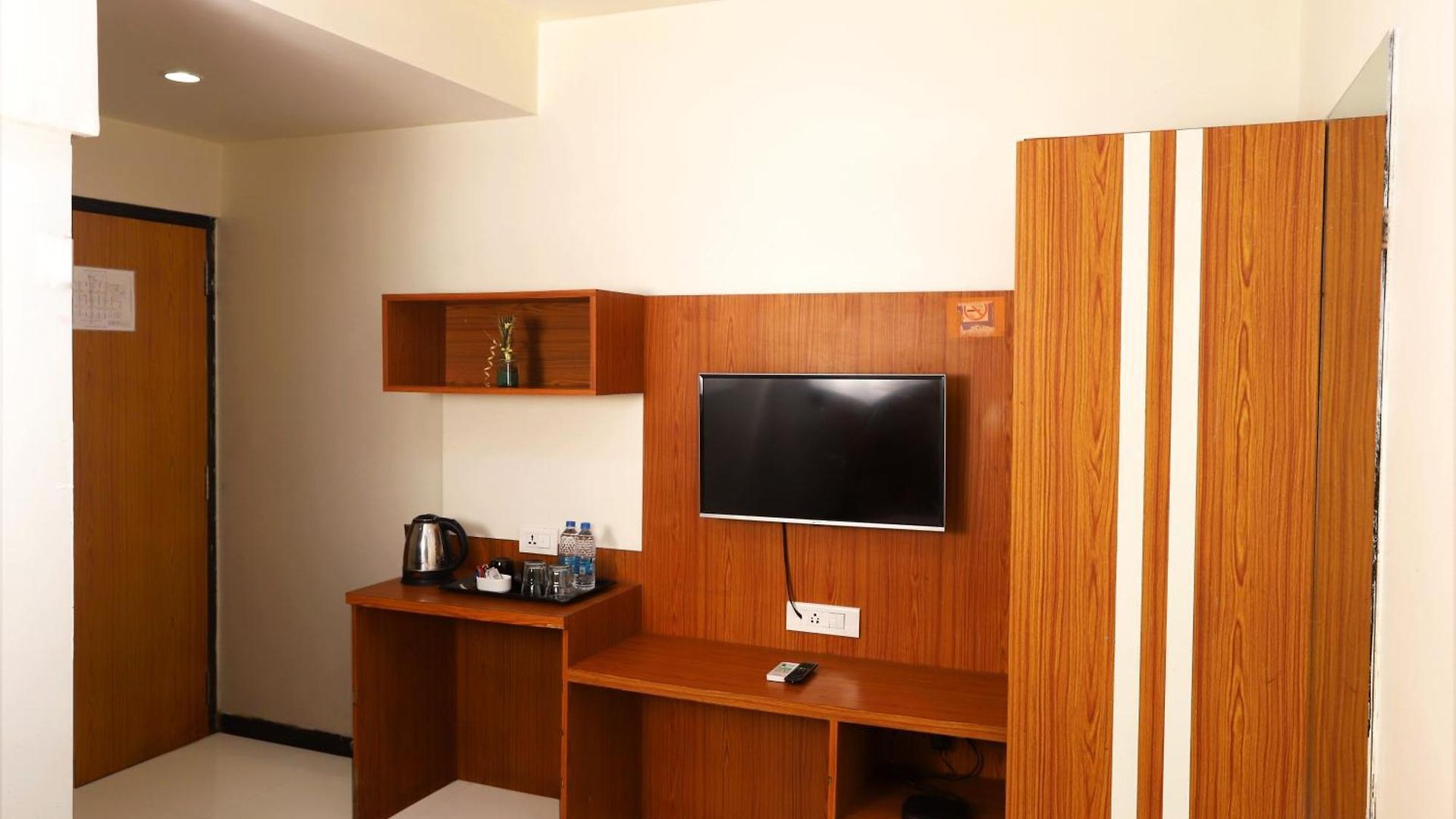 Elite Continental- Near International Airport Andheri East Mumbai