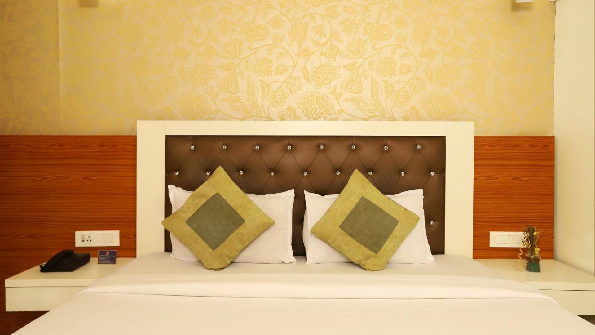 Hotel Elite Continental- Near International Airport Andheri East 3*