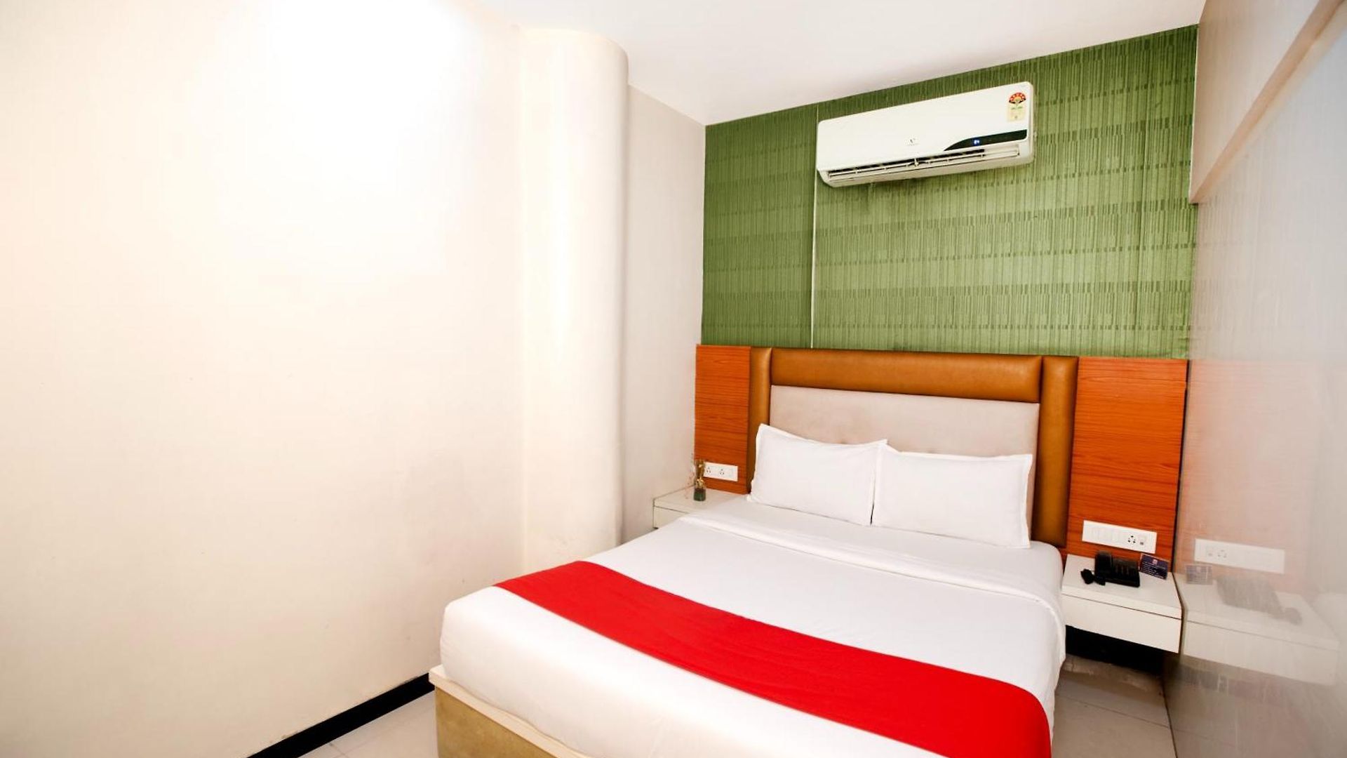 Hotel Elite Continental- Near International Airport Andheri East