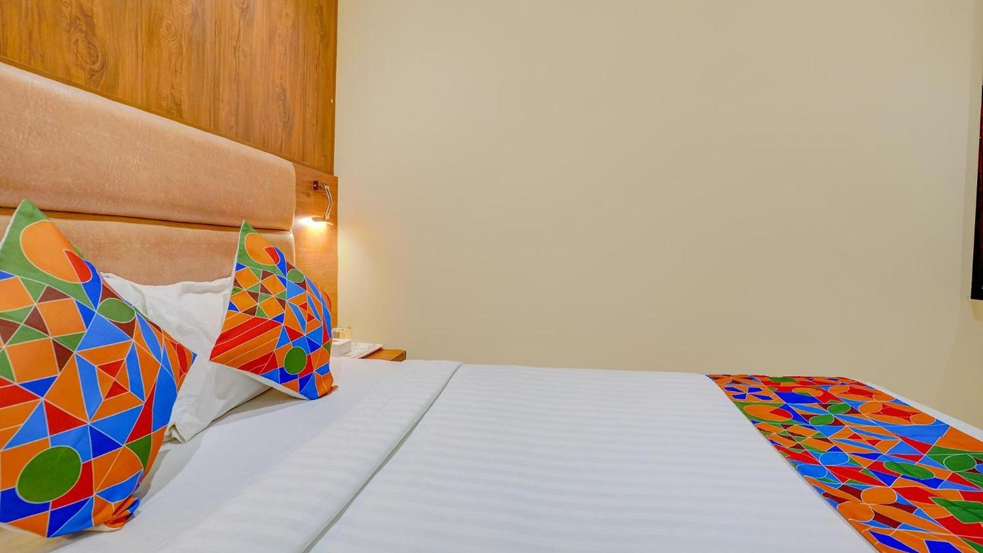 Fabexpress Colaba Grand - 700m From Gateway Of India Mumbai
