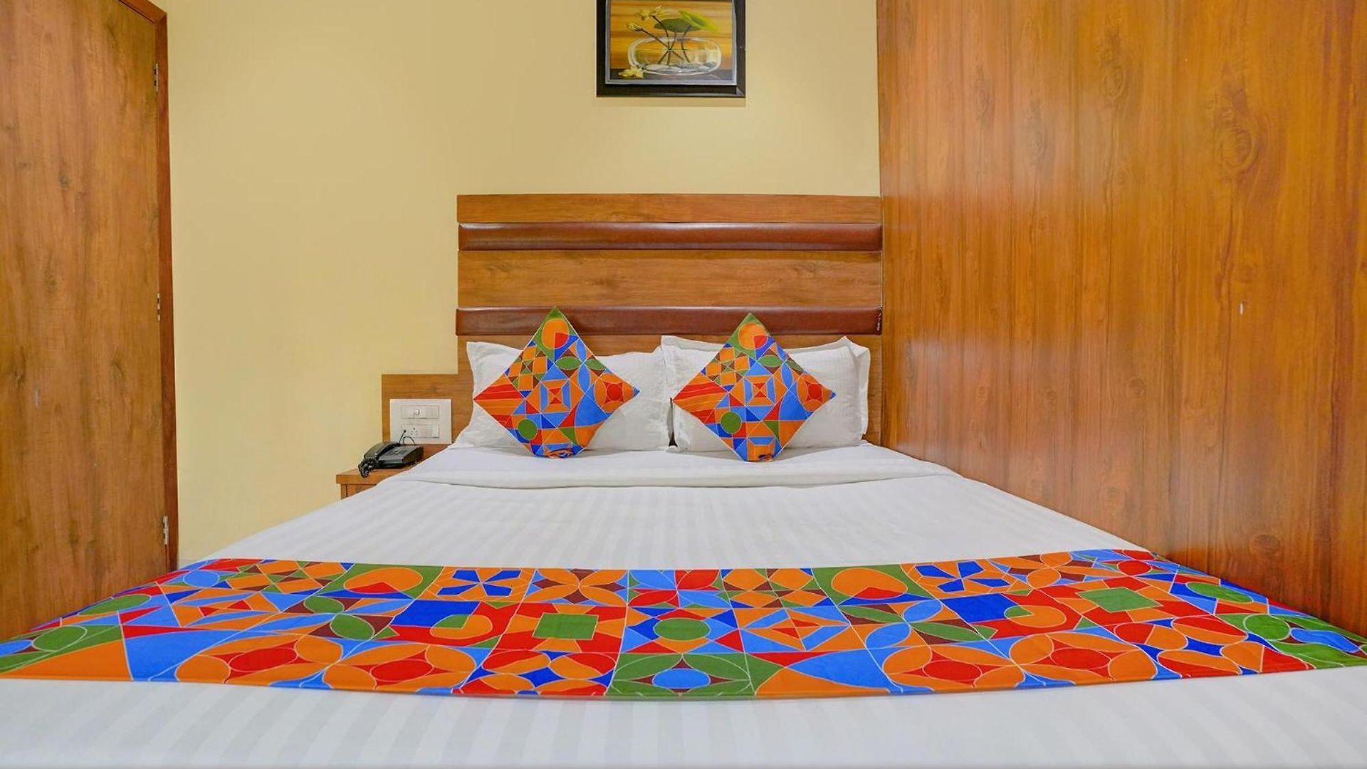 Hotel Fabexpress Colaba Grand - 700m From Gateway Of India