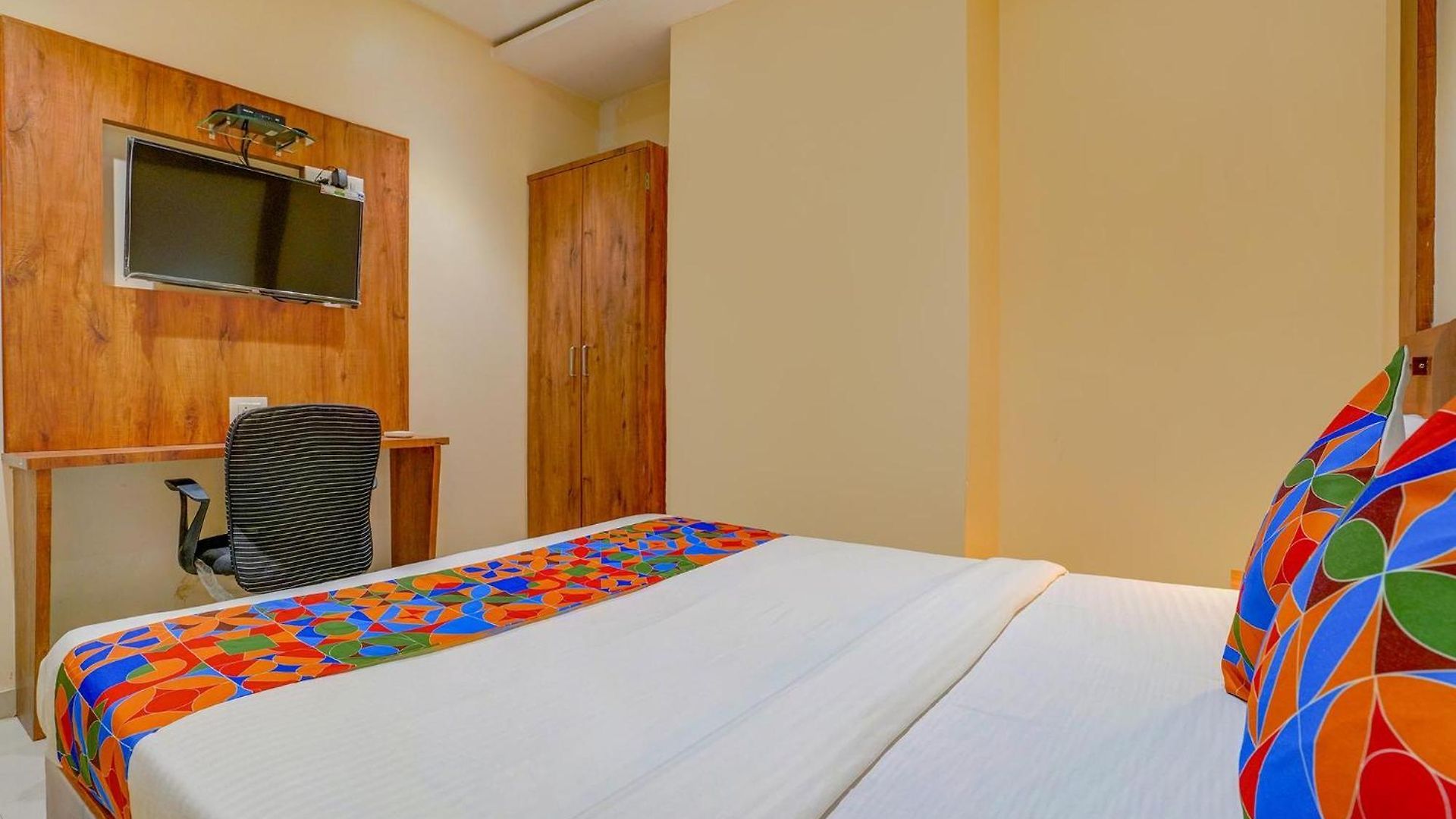 Fabexpress Colaba Grand - 700m From Gateway Of India Hotel 3*