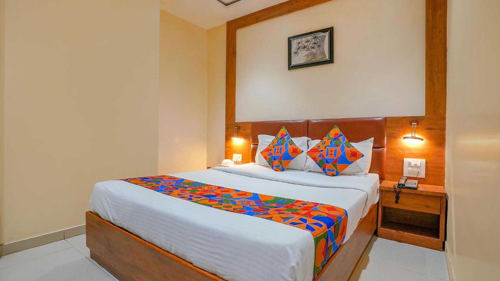 Hotel Fabexpress Colaba Grand - 700m From Gateway Of India Mumbai