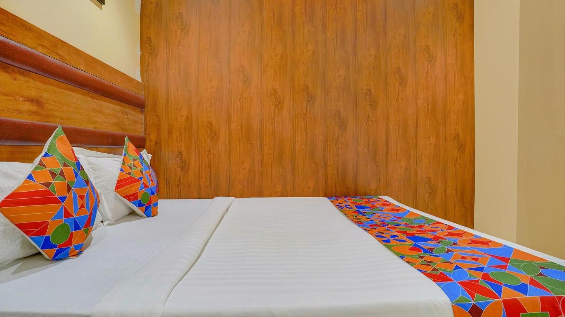 Fabexpress Colaba Grand - 700m From Gateway Of India 3* Mumbai