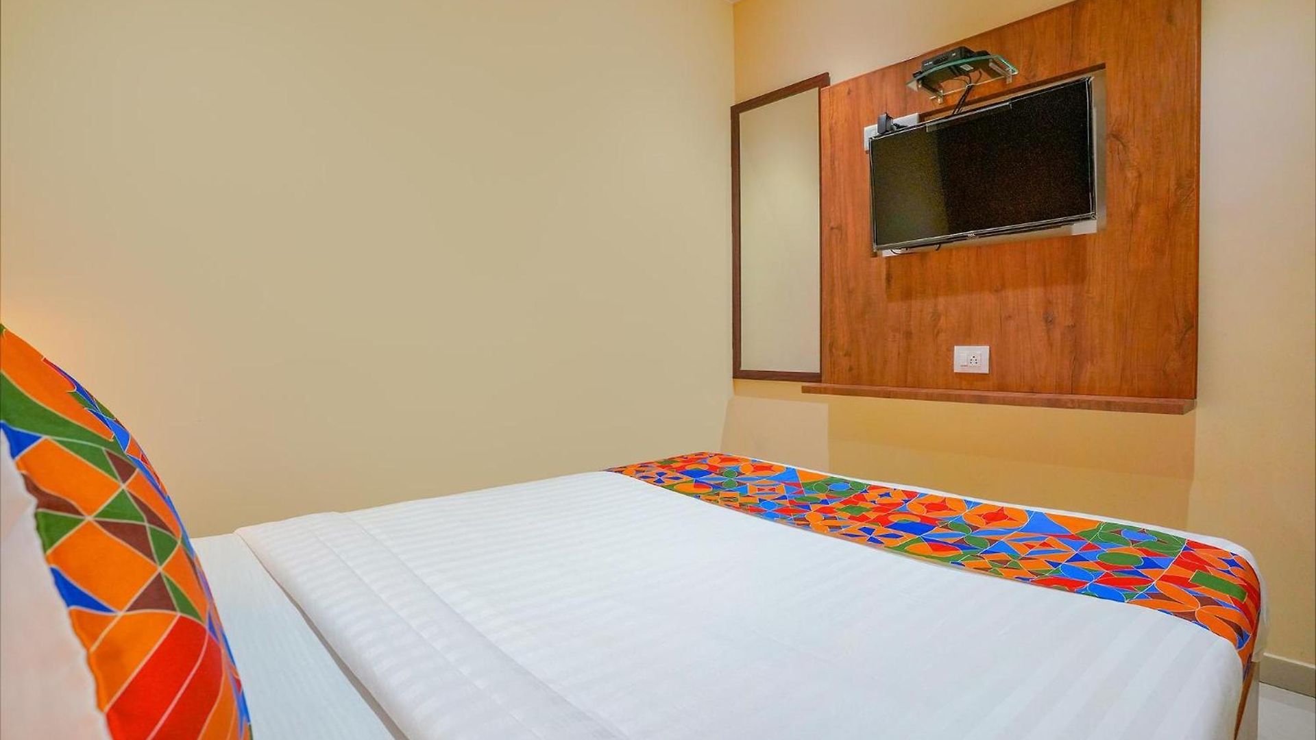 Fabexpress Colaba Grand - 700m From Gateway Of India Hotel 3*