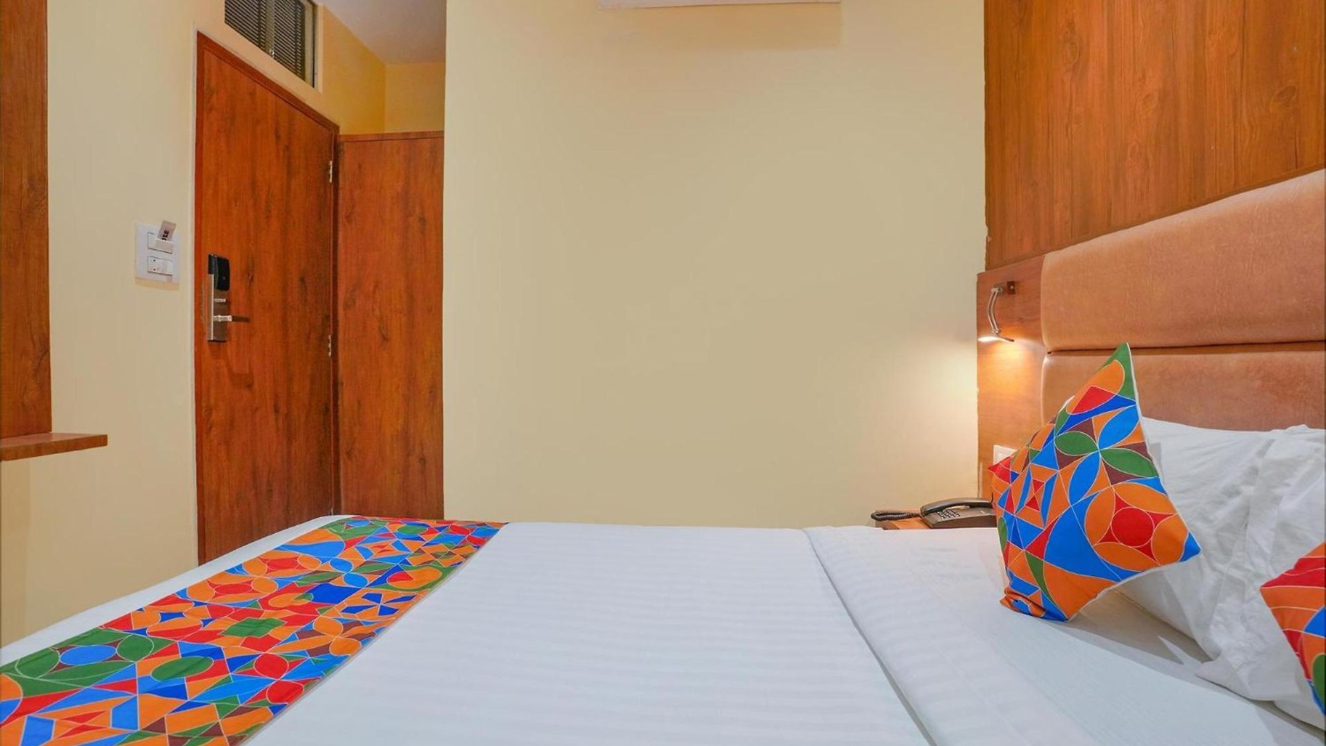 Fabexpress Colaba Grand - 700m From Gateway Of India Mumbai