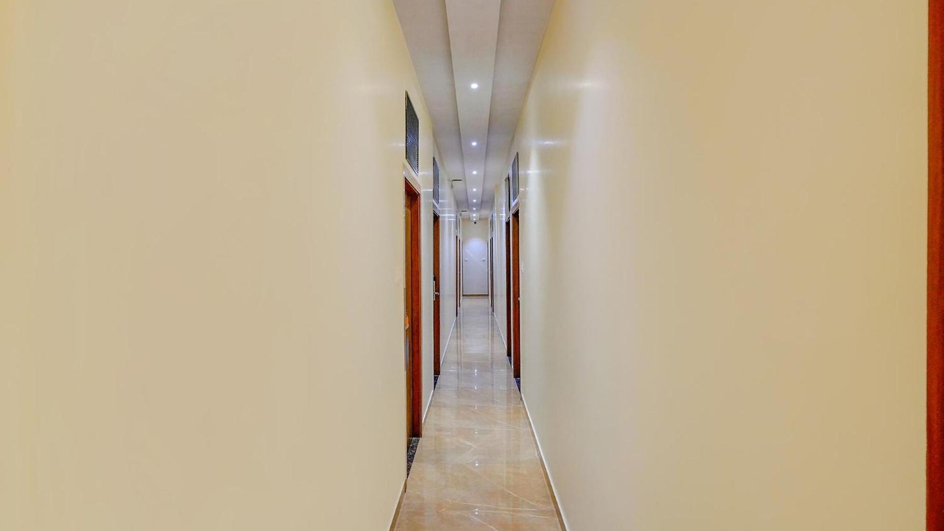 Fabexpress Colaba Grand - 700m From Gateway Of India Hotel