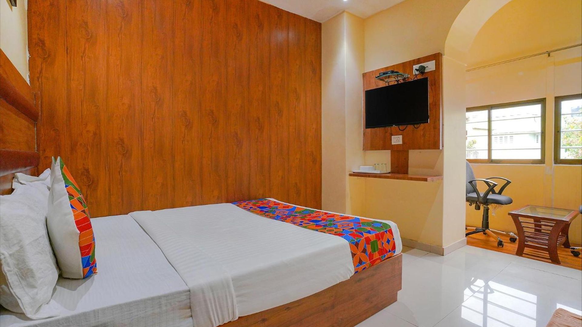 Hotel Fabexpress Colaba Grand - 700m From Gateway Of India 3*