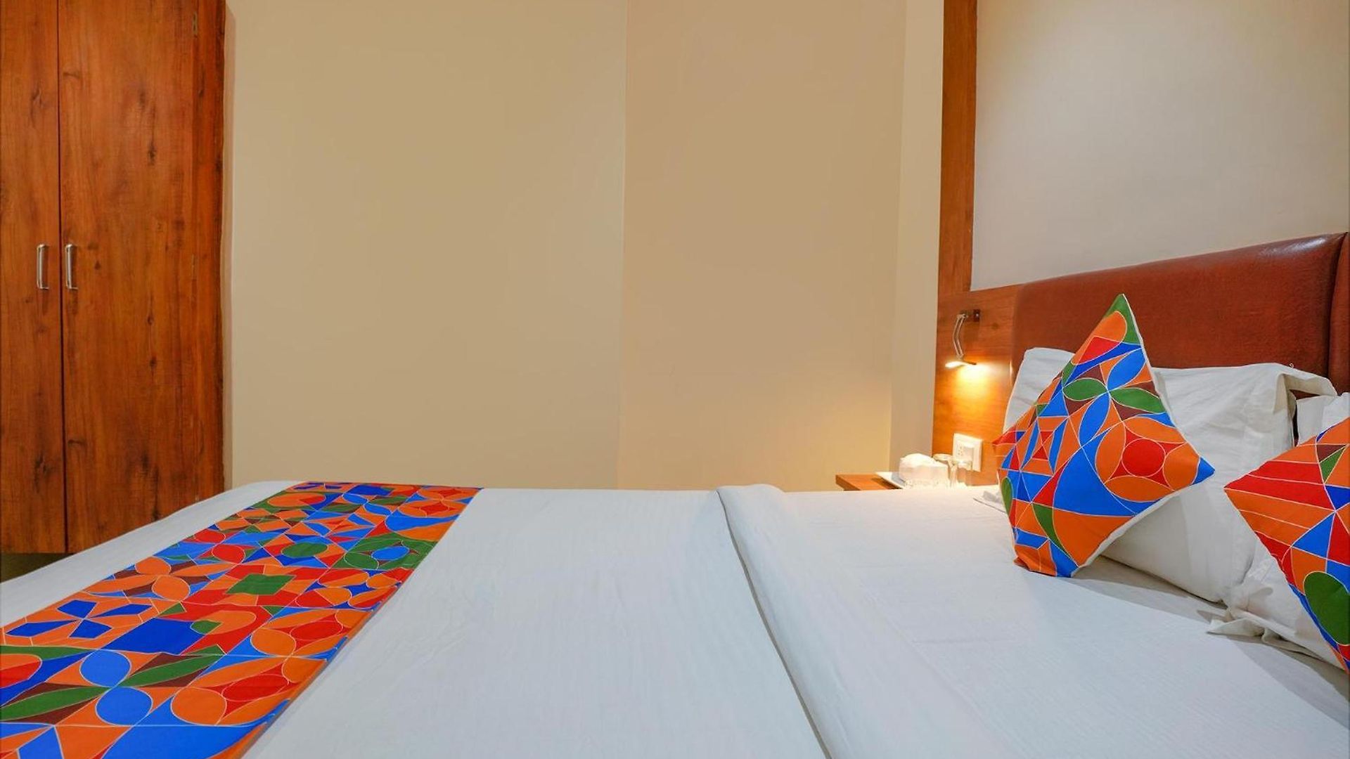 Fabexpress Colaba Grand - 700m From Gateway Of India Mumbai