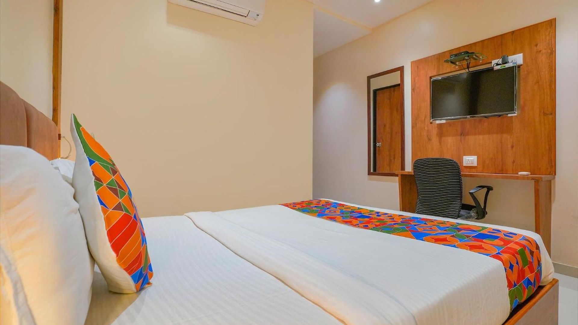 Fabexpress Colaba Grand - 700m From Gateway Of India 3*
