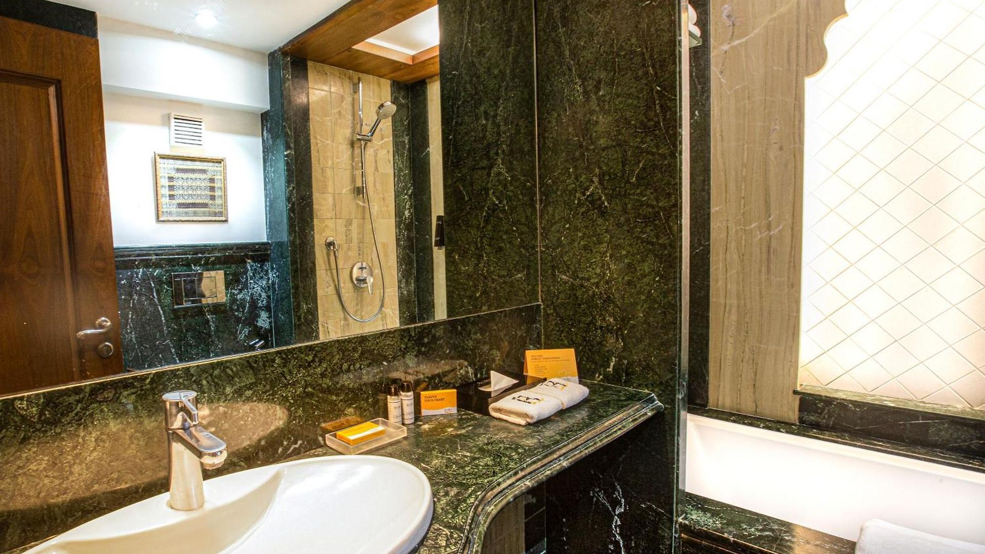 Bawa Continental Hotel