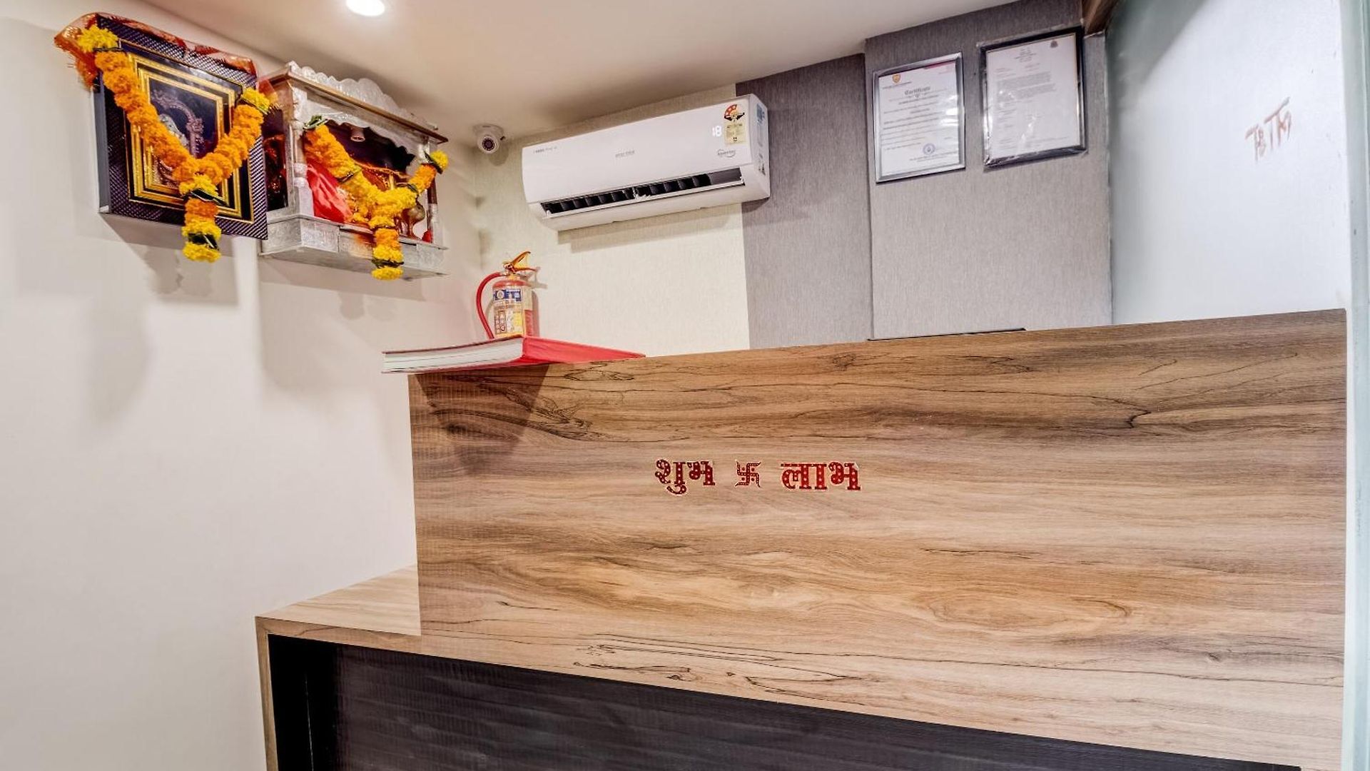 Oyo Flagship Qubic Hotel Mumbai