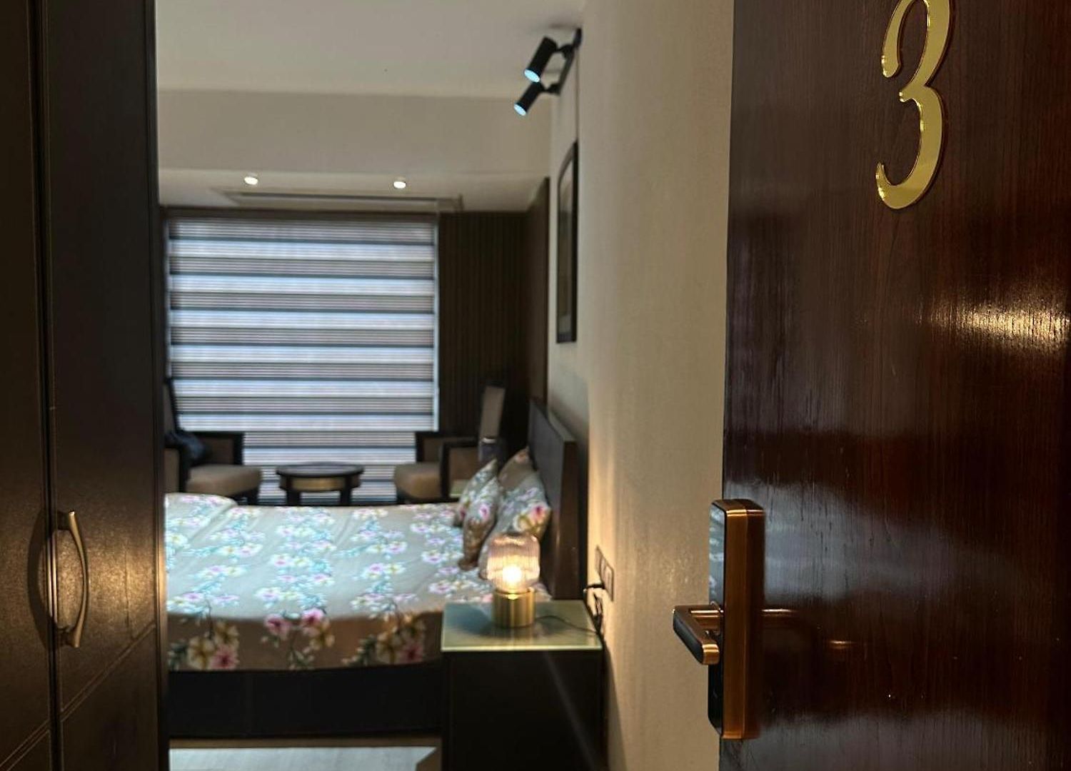 Hotel Om Metro Chandrakunj *