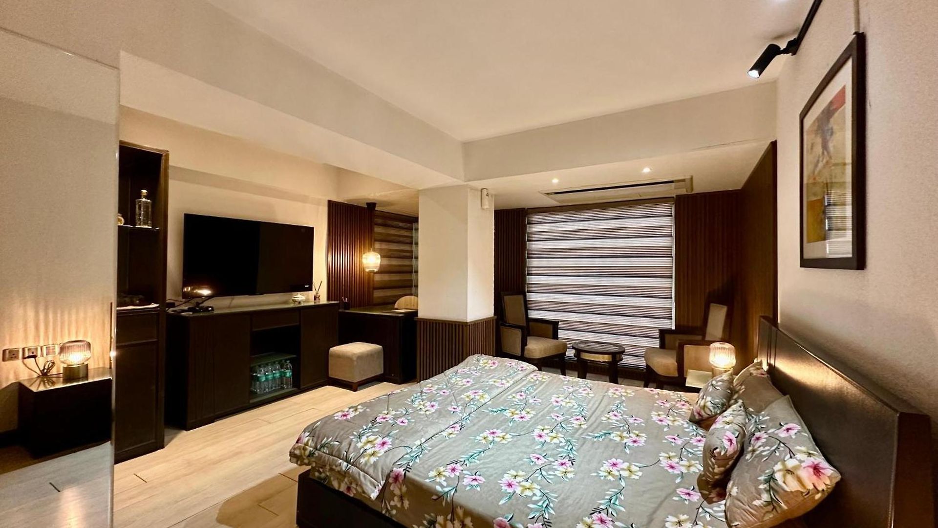 Hotel Om Metro Chandrakunj