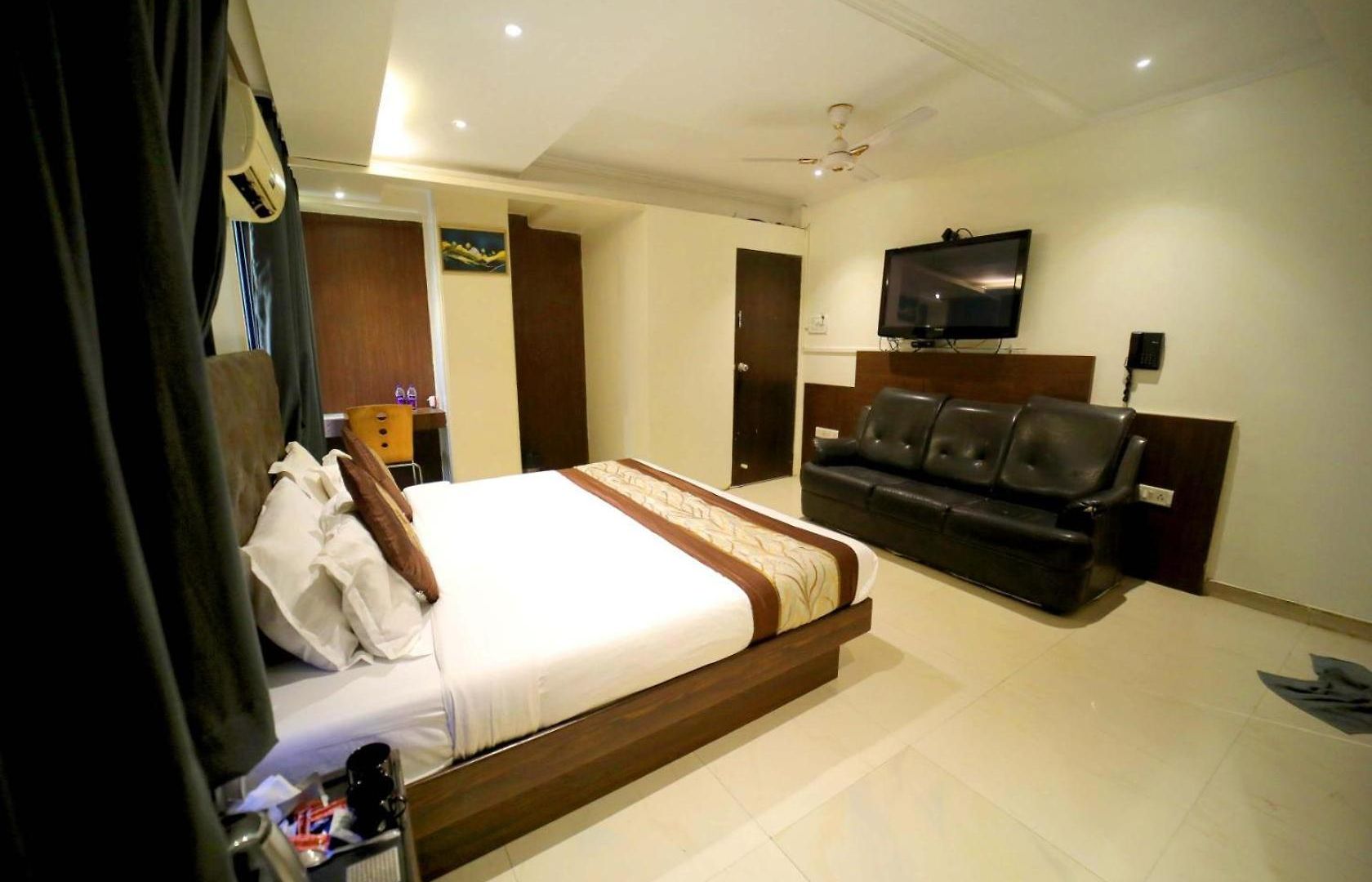 Hotel Panchvati Residency Andheri West 2*