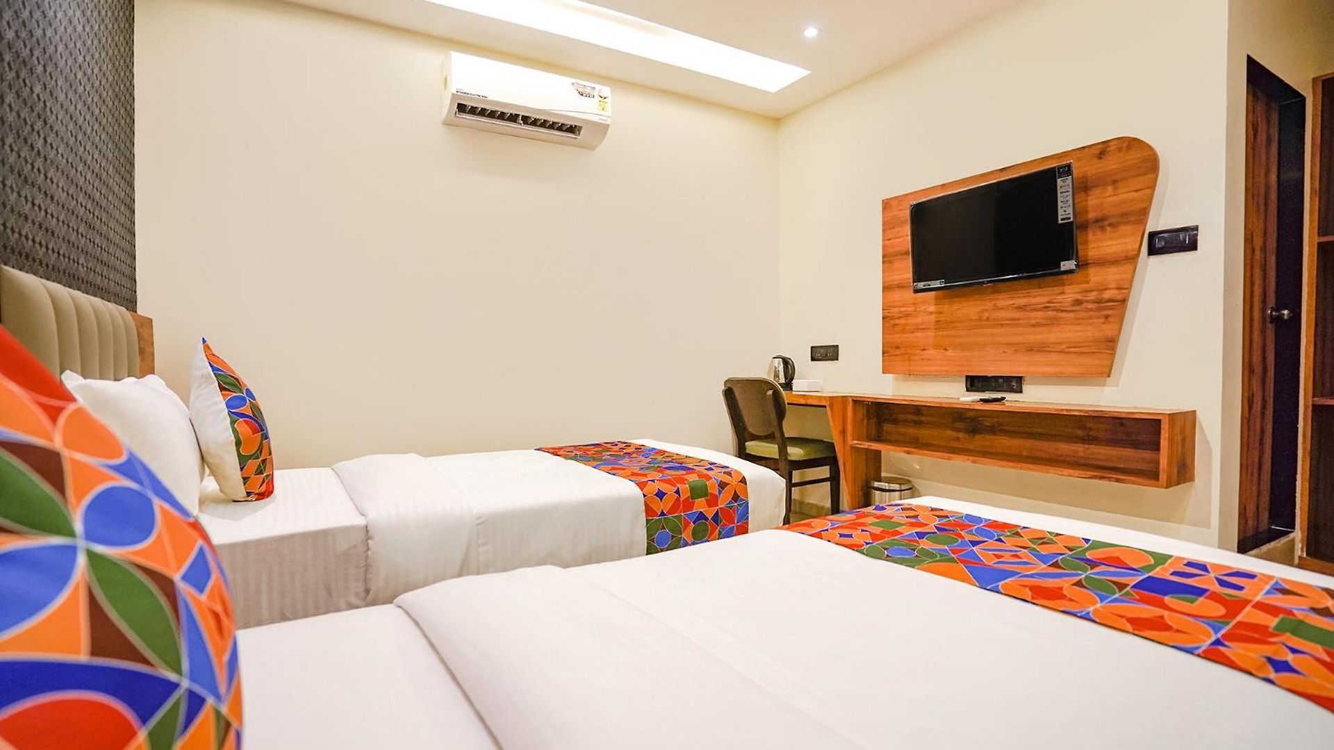 Hotel Fabhotel Well Back 3*