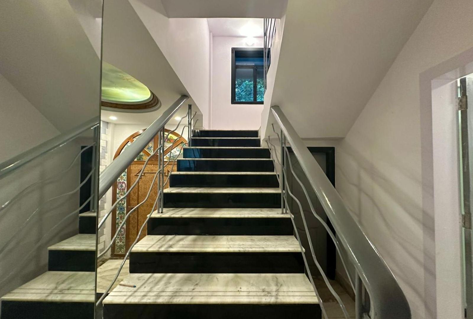 Astha Kandivali Service Guest house 3*