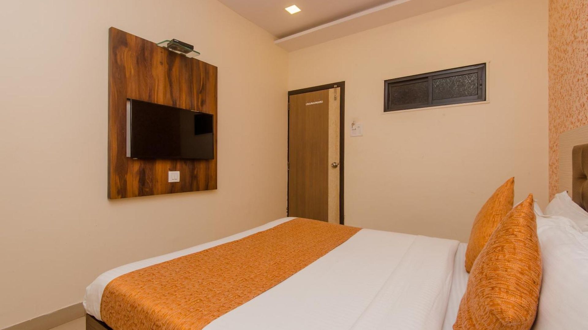 Hotel O Golden Nest Near Chhatrapati Shivaji International Airport 3*