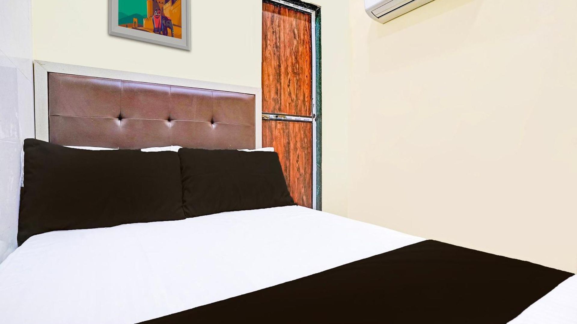 O Tanvi Hotel *
