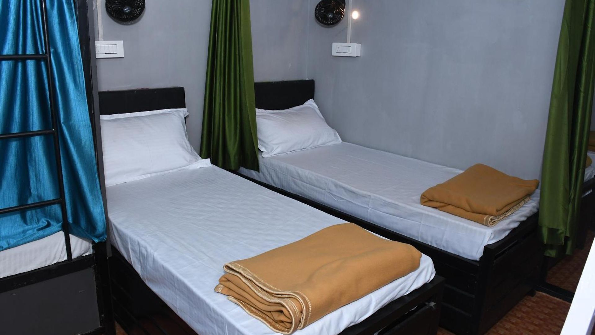 New Afra Hostel Mumbai