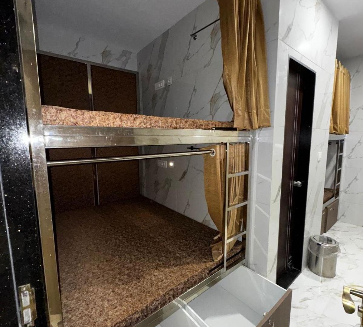 Elliott Hostel