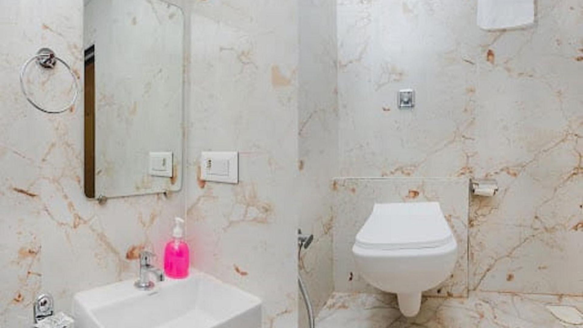 Apartment Golden Sands Near T2 International Airport Mumbai
