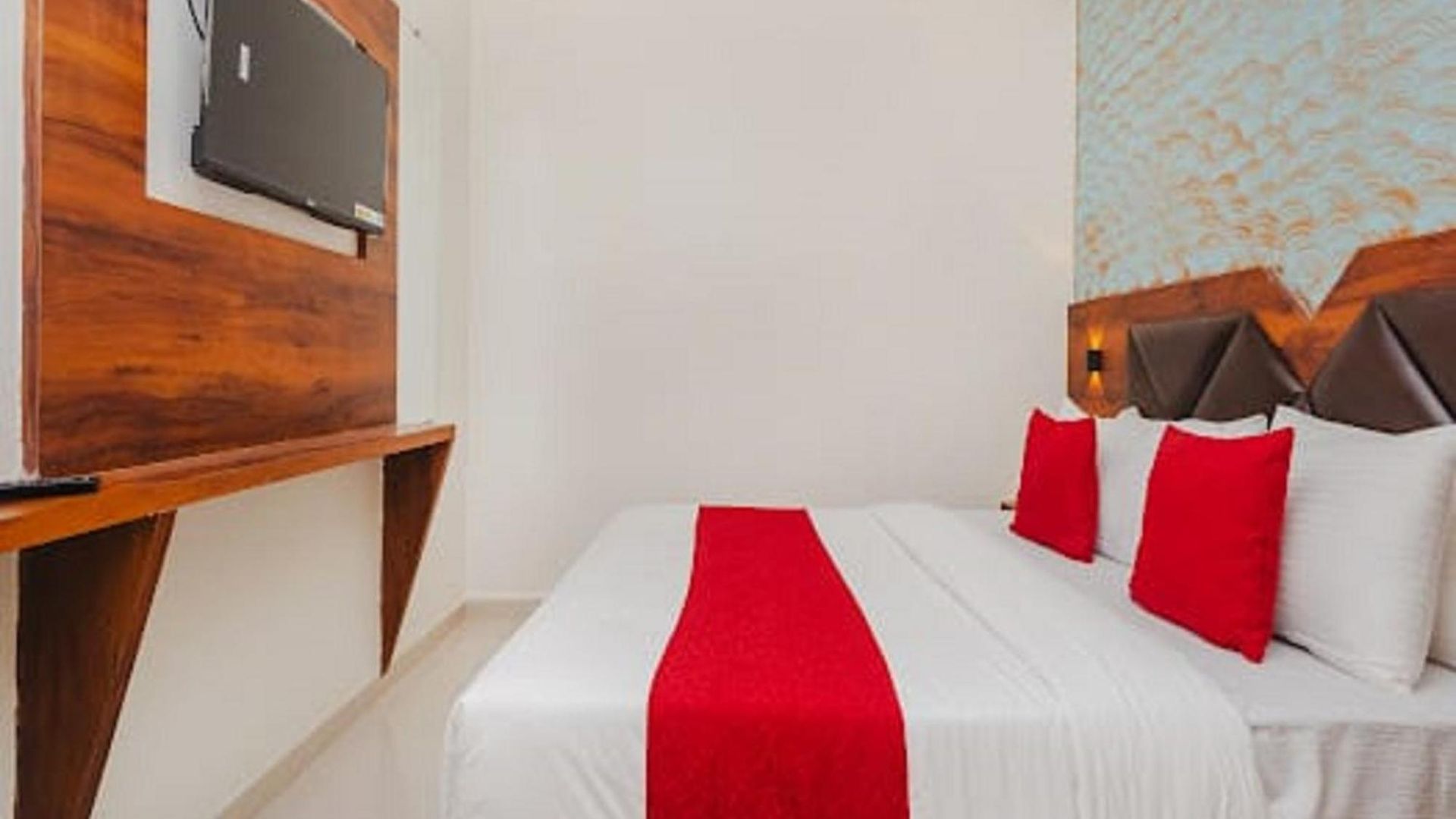 Golden Sands Near T2 International Airport Apartment Mumbai