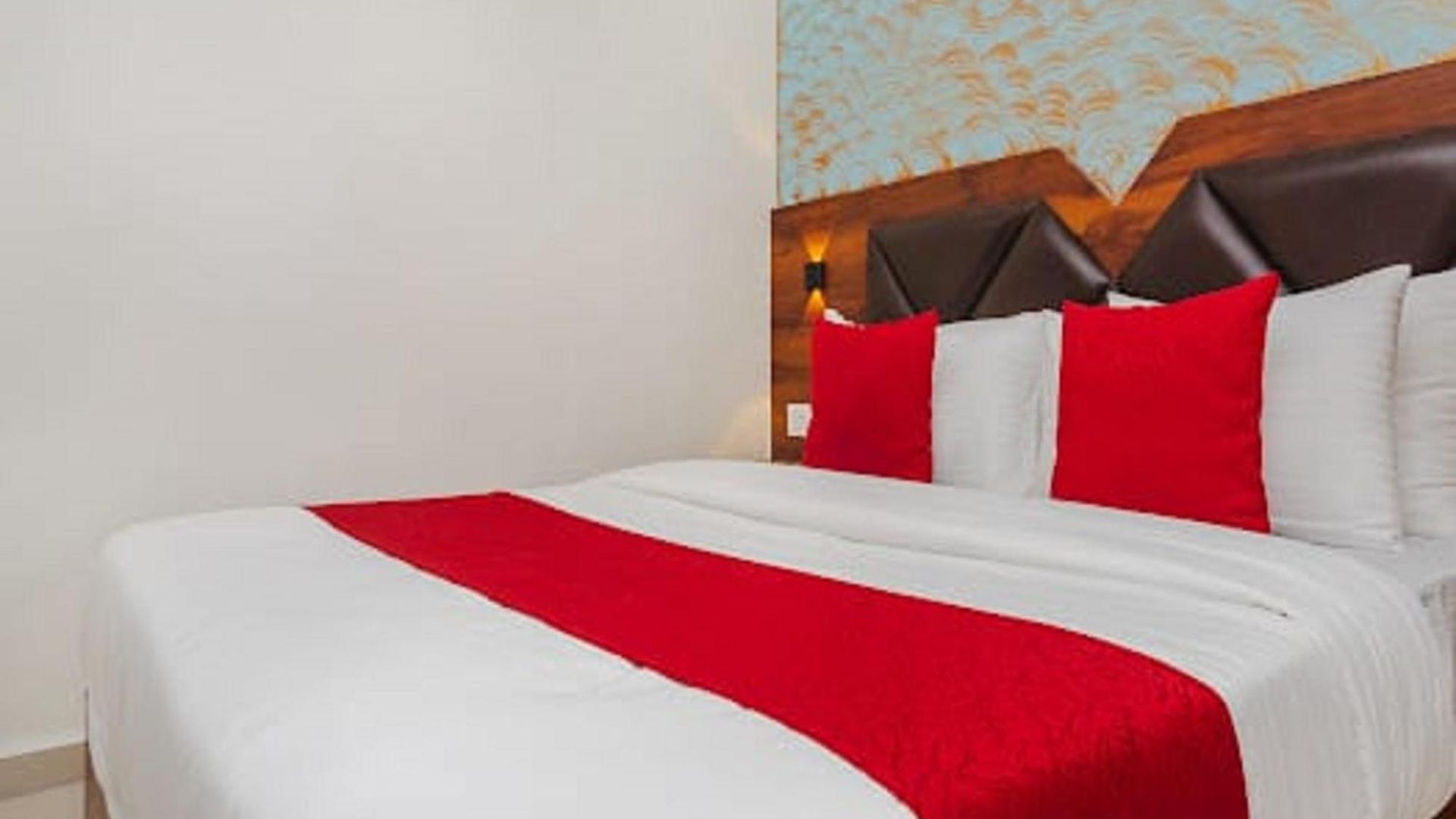 Apartment Golden Sands Near T2 International Airport Mumbai