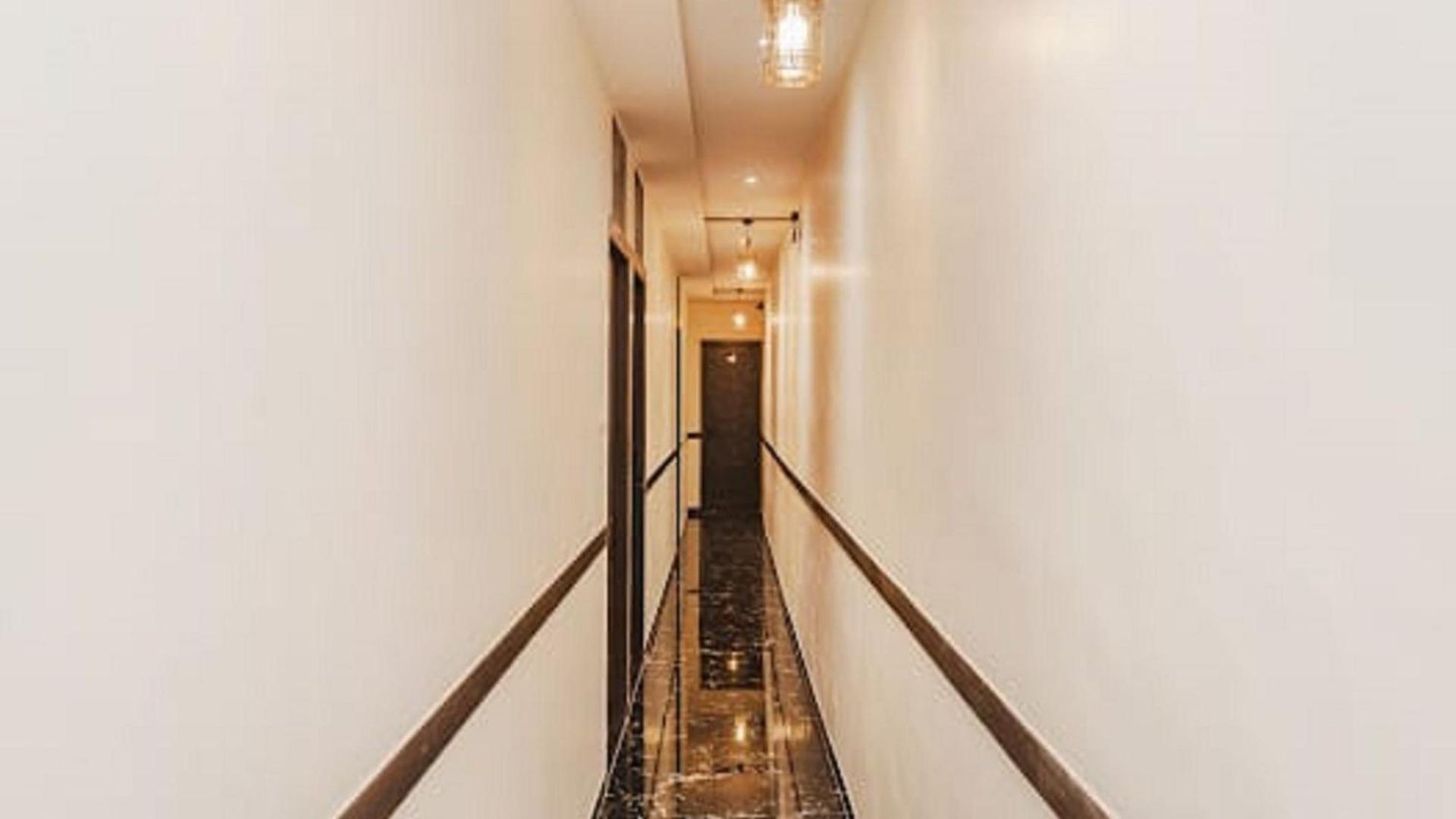 Golden Sands Near T2 International Airport * Mumbai