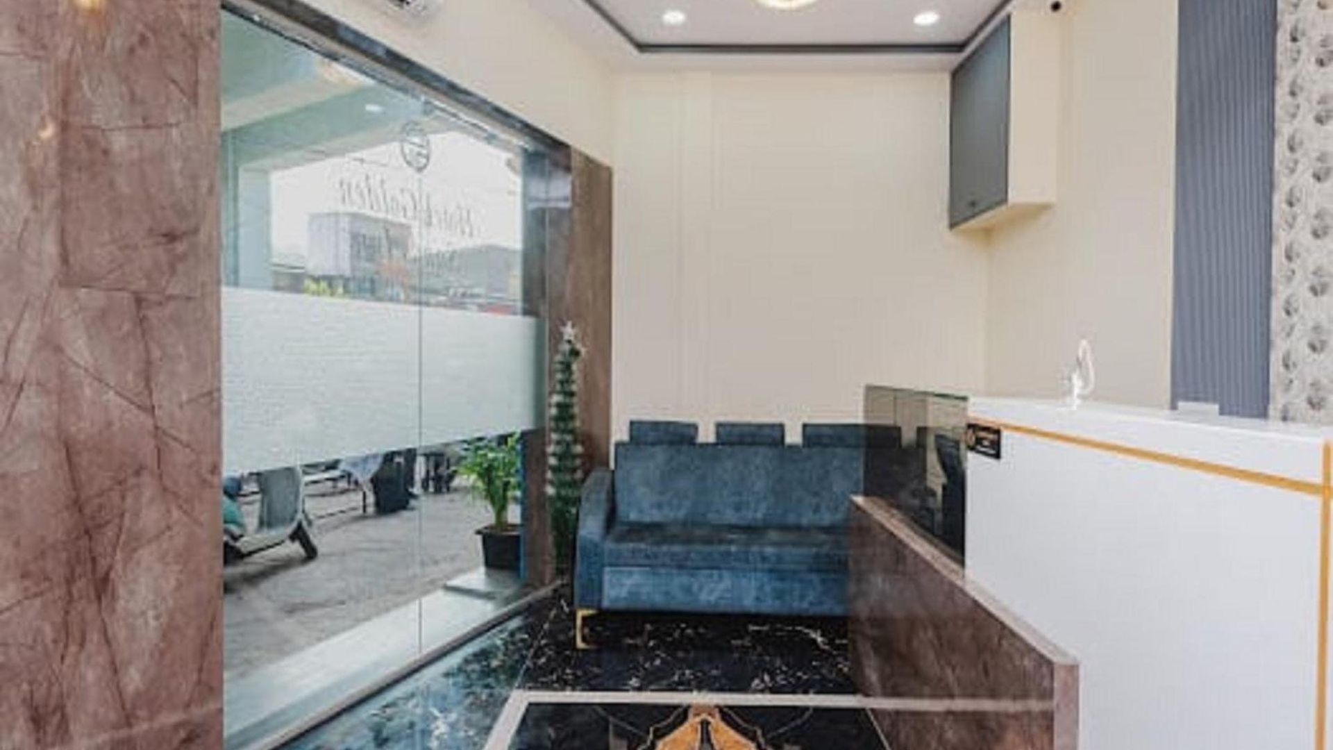 Apartment Golden Sands Near T2 International Airport