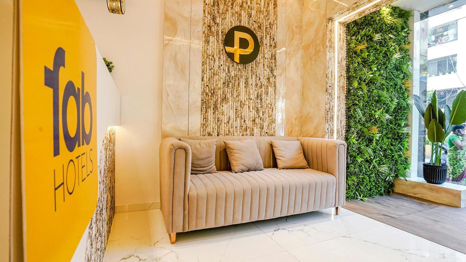 Fabhotel Peralz - Nr Boriwali Station Hotel